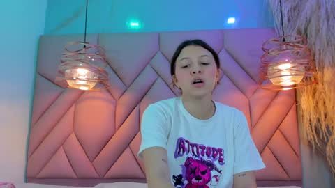 Snapshot of angelaa_cute chatting on January 10, 2025, 11:33 am ANGELA online show from January 10, 2025, 11:33 am