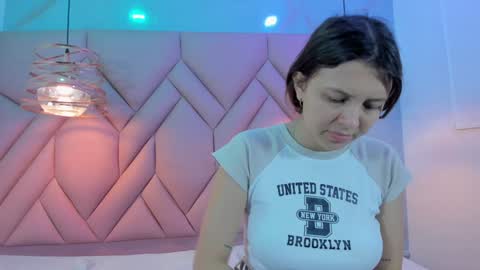 Snapshot of angelaa_cute chatting on January 21, 2025, 12:07 pm ANGELA online show from January 21, 2025, 12:07 pm