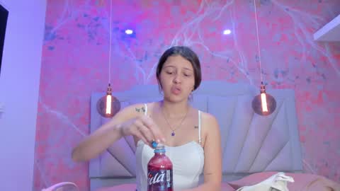 Snapshot of angelaa_cute chatting on January 23, 2025, 12:09 pm ANGELA online show from January 23, 2025, 12:09 pm