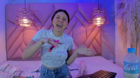 Snapshot of angelaa_cute chatting on February 1, 2025, 12:05 pm ANGELA online show from February 1, 2025, 12:05 pm