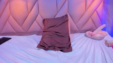 Snapshot of angelaa_cute chatting on February 21, 2025, 4:59 pm ANGELA online show from February 21, 2025, 4:59 pm