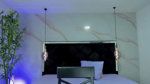 Snapshot of angelaa_cute chatting on September 18, 2025, 12:18 pm ANGELA online show from September 18, 2025, 12:18 pm