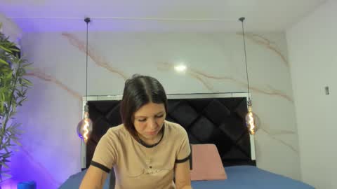 Snapshot of angelaa_cute chatting on October 17, 2025, 12:08 pm ANGELA online show from October 17, 2025, 12:08 pm