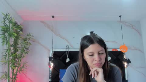 Snapshot of angelaa_cute chatting on October 28, 2025, 12:09 pm ANGELA online show from October 28, 2025, 12:09 pm