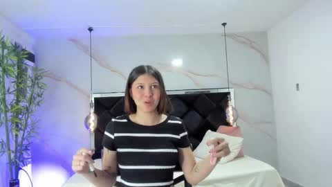 Snapshot of angelaa_cute chatting on November 15, 2025, 12:56 pm ANGELA online show from November 15, 2025, 12:56 pm