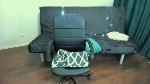 Snapshot of angelaroberti2 chatting on February 9, 2025, 8:13 pm glow online show from February 9, 2025, 8:13 pm