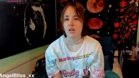 Angel online show from December 4, 2025, 3:32 pm