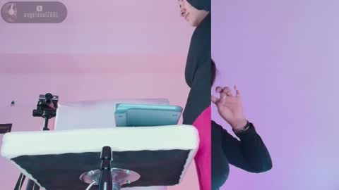 Snapshot of angelcb_ chatting on November 16, 2025, 8:20 am angel online show from November 16, 2025, 8:20 am