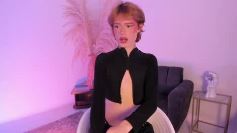Snapshot of angeldoll_1 chatting on June 9, 2026, 4:02 am Angel Doll online show from June 9, 2026, 4:02 am