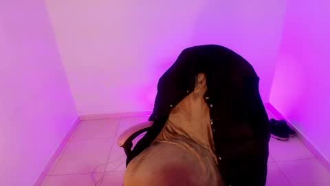 angele online show from May 1, 2026, 8:13 pm