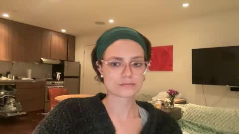 Snapshot of angeleleven11 chatting on December 18, 2025, 1:33 am angeleleven11 online show from December 18, 2025, 1:33 am