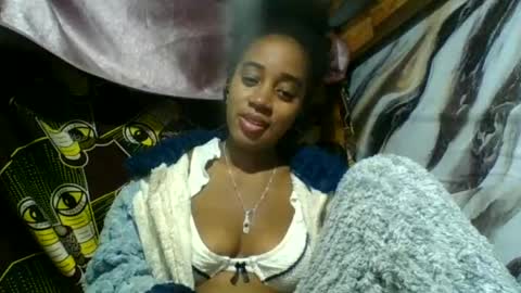 Snapshot of angelettee chatting on June 25, 2026, 12:10 am Angelettee online show from June 25, 2026, 12:10 am