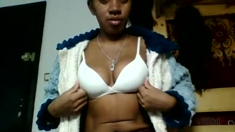 Snapshot of angelettee chatting on July 6, 2026, 10:12 am Angelettee online show from July 6, 2026, 10:12 am