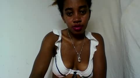 Snapshot of angelettee chatting on July 8, 2026, 7:35 am Angelettee online show from July 8, 2026, 7:35 am