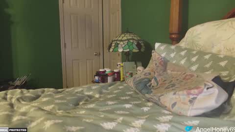 Snapshot of angelhoney1 chatting on December 16, 2024, 3:08 am Angel Honey online show from December 16, 2024, 3:08 am