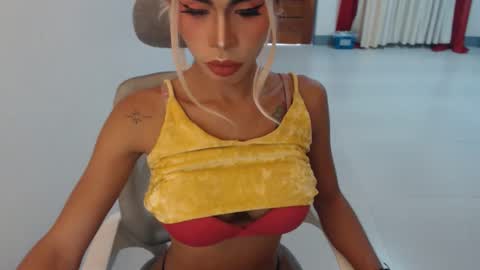 DIVINE ANGEL online show from September 15, 2025, 12:21 am