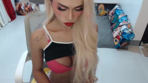 DIVINE ANGEL online show from November 19, 2025, 11:16 pm