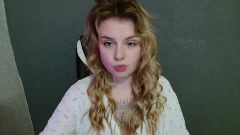 angelicablanch online show from November 25, 2025, 8:20 pm