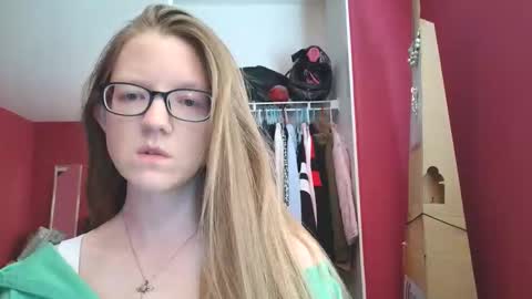 AngelicAngel online show from April 25, 2026, 5:43 pm
