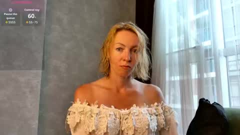 angelicfenix online show from July 3, 2026, 11:16 am
