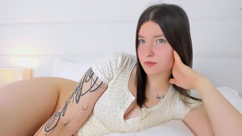 Angelic online show from September 16, 2025, 1:39 am