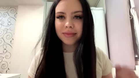 Snapshot of angelicplackett chatting on December 21, 2025, 3:08 pm Alice online show from December 21, 2025, 3:08 pm