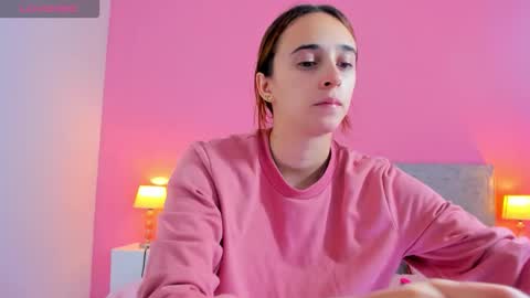 Snapshot of angelikarose1 chatting on November 16, 2025, 3:23 am Angelika Rose online show from November 16, 2025, 3:23 am