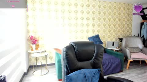angelina_class_7 online show from April 23, 2026, 1:02 pm