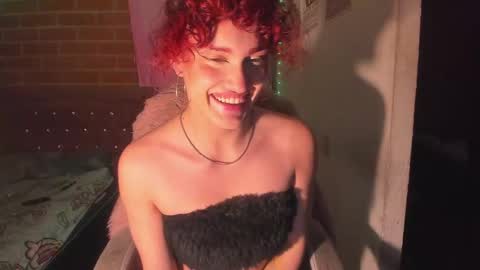 Snapshot of angelina_rouse12 chatting on December 31, 2024, 9:42 am Angelina Rouse online show from December 31, 2024, 9:42 am