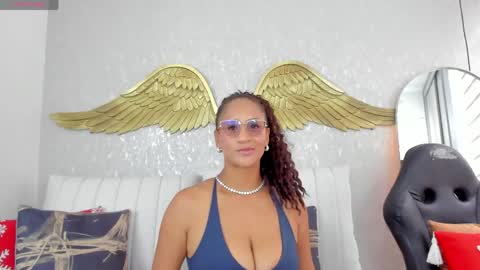 Snapshot of angelina_ruspoli chatting on April 28, 2026, 5:29 pm Angelina online show from April 28, 2026, 5:29 pm