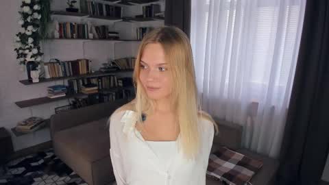 Snapshot of angelinahass chatting on March 25, 2026, 8:53 am Alice WOW online show from March 25, 2026, 8:53 am