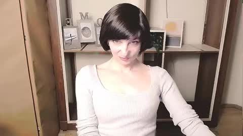 Snapshot of angelinalov_ chatting on May 5, 2026, 8:22 am Angelina online show from May 5, 2026, 8:22 am