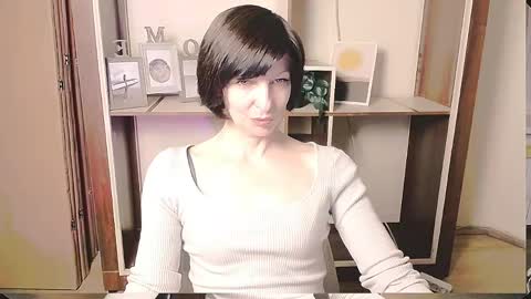 Snapshot of angelinalov_ chatting on May 15, 2026, 7:59 am Angelina online show from May 15, 2026, 7:59 am