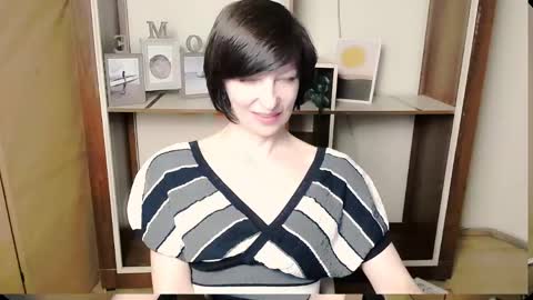 Snapshot of angelinalov_ chatting on May 25, 2026, 8:20 am Angelina online show from May 25, 2026, 8:20 am