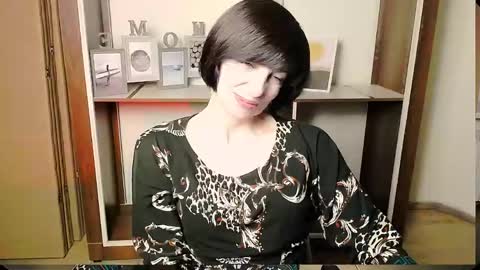 Snapshot of angelinalov_ chatting on May 28, 2026, 8:33 am Angelina online show from May 28, 2026, 8:33 am