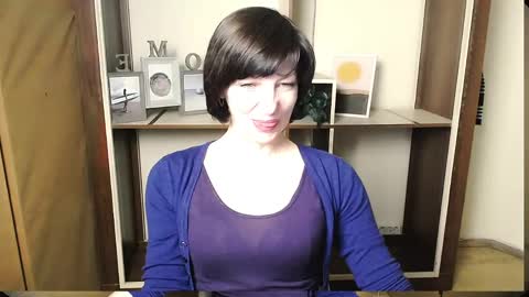 Snapshot of angelinalov_ chatting on June 1, 2026, 7:43 am Angelina online show from June 1, 2026, 7:43 am