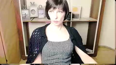 Snapshot of angelinalov_ chatting on June 9, 2026, 7:42 am Angelina online show from June 9, 2026, 7:42 am