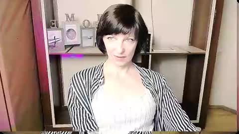Snapshot of angelinalov_ chatting on June 12, 2026, 7:51 am Angelina online show from June 12, 2026, 7:51 am