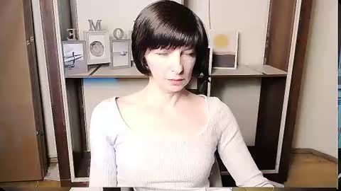 Snapshot of angelinalov_ chatting on June 14, 2026, 6:59 am Angelina online show from June 14, 2026, 6:59 am