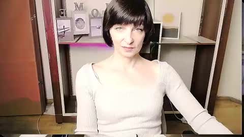 Snapshot of angelinalov_ chatting on June 15, 2026, 9:00 am Angelina online show from June 15, 2026, 9:00 am