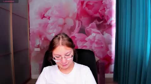 AngelinaLow online show from September 28, 2025, 11:26 am