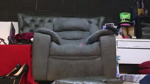 Angel online show from November 11, 2025, 5:18 am