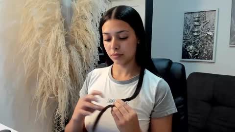 Snapshot of angeline_davies chatting on March 12, 2025, 3:18 pm angeline_davies online show from March 12, 2025, 3:18 pm