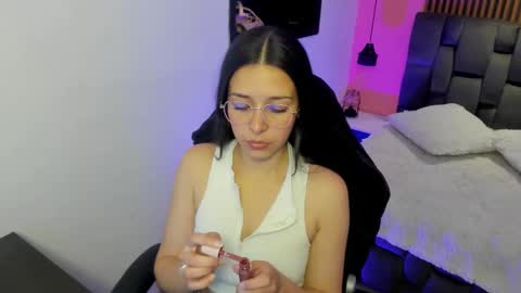 Snapshot of angeline_davies chatting on October 10, 2025, 4:00 am angeline_davies online show from October 10, 2025, 4:00 am