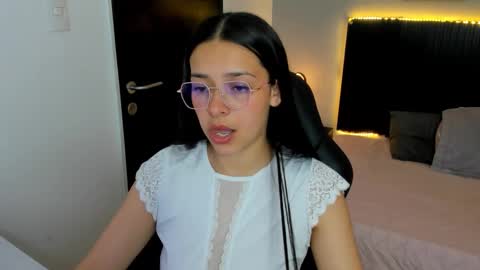 Snapshot of angeline_davies chatting on October 22, 2025, 4:02 am angeline_davies online show from October 22, 2025, 4:02 am