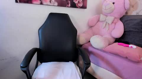 Angeline Lara online show from March 13, 2026, 12:45 pm