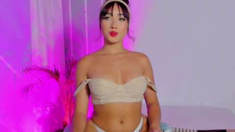 Snapshot of angelique_murphy chatting on November 4, 2025, 8:35 am Angelique Murphy online show from November 4, 2025, 8:35 am