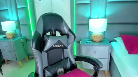 Snapshot of angeliquemuller chatting on December 3, 2025, 9:46 pm Angelique Muller online show from December 3, 2025, 9:46 pm