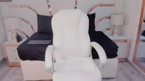 angelita_bennett23 online show from March 9, 2026, 4:27 am