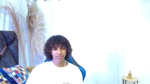 Snapshot of angell18_ chatting on November 27, 2025, 8:33 pm Angel online show from November 27, 2025, 8:33 pm